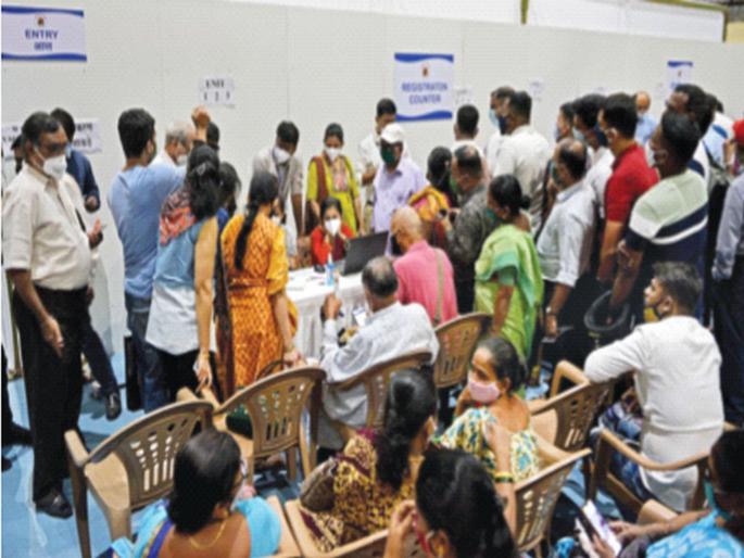 Due to the delay, some senior citizens waited for home | उशीर झाल्याने काही ज्येष्ठ नागरिकांनी धरली घरची वाट Due to the delay, some senior citizens waited for home | उशीर झाल्याने काही ज्येष्ठ नागरिकांनी धरली घरची वाट