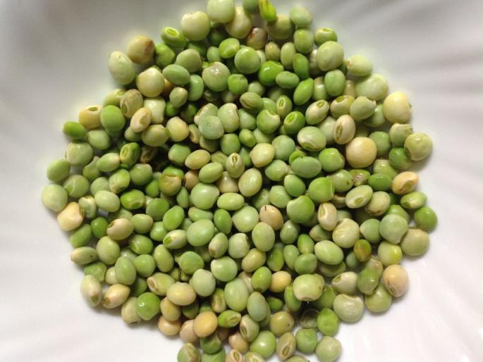 special seasonal dishes made from fresh tur in vidarbha in winter season | ग्रामीण भागात घरोघरी तुरीचा 'सोलेभाजी महोत्सव' special seasonal dishes made from fresh tur in vidarbha in winter season | ग्रामीण भागात घरोघरी तुरीचा 'सोलेभाजी महोत्सव'