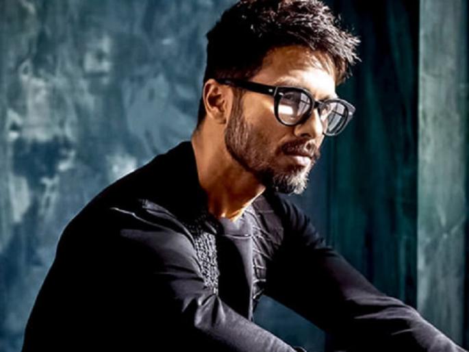 Crew member dies during the shooting of Shahid Kapoor's Kabir Singh in Mussoorie | Shocking! शाहिद कपूरच्या चित्रपटाच्या सेटवर जनरेटरच्या पंख्यात अडकून एकाचा मृत्यू Crew member dies during the shooting of Shahid Kapoor's Kabir Singh in Mussoorie | Shocking! शाहिद कपूरच्या चित्रपटाच्या सेटवर जनरेटरच्या पंख्यात अडकून एकाचा मृत्यू