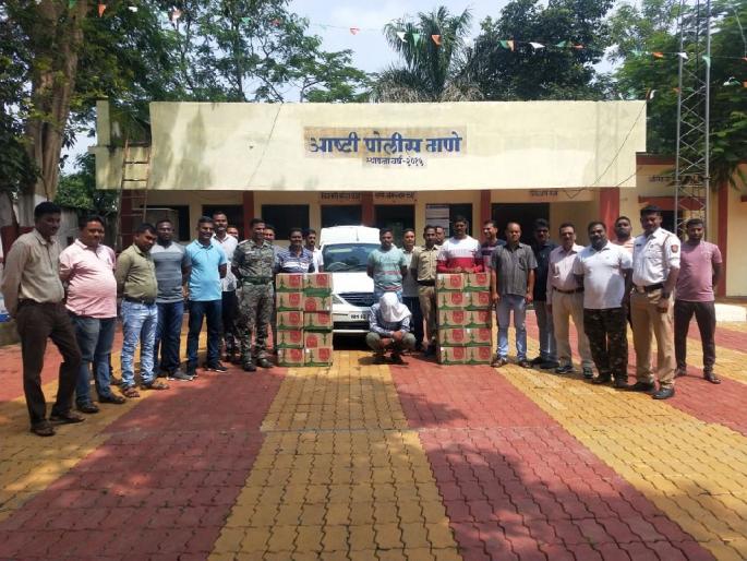 Ashti police busted liquor smugglers smile; 6 lakh worth of goods seized including liquor | आष्टी पोलिसांनी आवळल्या दारू तस्कराच्या मुसक्या; दारूसह सहा लाखांचा मुद्देमाल जप्त Ashti police busted liquor smugglers smile; 6 lakh worth of goods seized including liquor | आष्टी पोलिसांनी आवळल्या दारू तस्कराच्या मुसक्या; दारूसह सहा लाखांचा मुद्देमाल जप्त