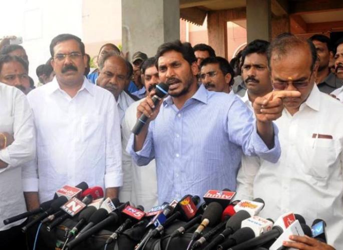CBI probe into allegations of YSR Congress leaders in Andhra | आंध्रातील वायएसआर काँग्रेस नेत्यांच्या आरोपांची होणार सीबीआय चौकशी CBI probe into allegations of YSR Congress leaders in Andhra | आंध्रातील वायएसआर काँग्रेस नेत्यांच्या आरोपांची होणार सीबीआय चौकशी