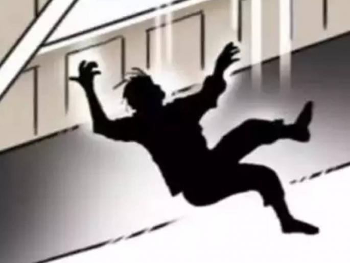 a boy falls from third floor to death; Incident at Lakshmi Colony in Latur | वाढदिवसासाठी गेलेल्या मुलाचा तिसऱ्या मजल्यावरून पडून मृत्यू; लतुरातील लक्ष्मी कॉलनी येथील घटना a boy falls from third floor to death; Incident at Lakshmi Colony in Latur | वाढदिवसासाठी गेलेल्या मुलाचा तिसऱ्या मजल्यावरून पडून मृत्यू; लतुरातील लक्ष्मी कॉलनी येथील घटना