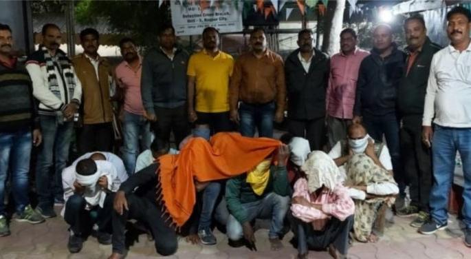 13 arrested in gambling racket at Pappu Yadav in Nagpur | नागपुरातील कुख्यात पप्पू यादवच्या जुगार अड्ड्यावर धाड : १३ जणांना अटक 13 arrested in gambling racket at Pappu Yadav in Nagpur | नागपुरातील कुख्यात पप्पू यादवच्या जुगार अड्ड्यावर धाड : १३ जणांना अटक