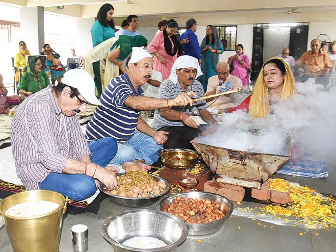 Welcome to the High Court's historic decision on Kashmir | काश्मीरप्रकरणी ऐतिहासिक निर्णयाचे महायज्ञाद्वारे स्वागत Welcome to the High Court's historic decision on Kashmir | काश्मीरप्रकरणी ऐतिहासिक निर्णयाचे महायज्ञाद्वारे स्वागत