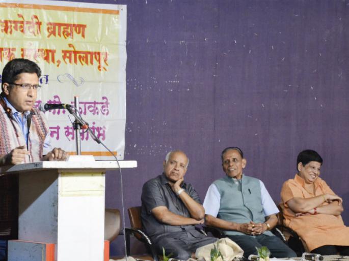 Rabindra Deshmukh honored by LK Kakad Memorial Award, appealed to Jude Joshi | अफवांच्या बाजाराला आवर घाला, यदू जोशी  यांचे आवाहन, लोकमतचे रवींद्र देशमुख यांचा ‘ल़ गो़ काकडे स्मृती पुरस्कार’ने सन्मान Rabindra Deshmukh honored by LK Kakad Memorial Award, appealed to Jude Joshi | अफवांच्या बाजाराला आवर घाला, यदू जोशी  यांचे आवाहन, लोकमतचे रवींद्र देशमुख यांचा ‘ल़ गो़ काकडे स्मृती पुरस्कार’ने सन्मान