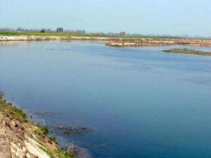 Four pilgrims die after the boat hit at Prayagraj | प्रयागराज येथे बोट उलटून परभणीच्या चार भाविकांचा मृत्यू Four pilgrims die after the boat hit at Prayagraj | प्रयागराज येथे बोट उलटून परभणीच्या चार भाविकांचा मृत्यू