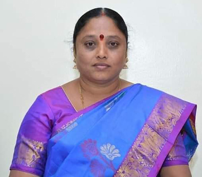 Shrikanchana Yannam, BJP's mayor of Solapur Municipal Corporation | सोलापूर महापालिकेच्या महापौरपदी भाजपच्या श्रीकांचना यन्नम Shrikanchana Yannam, BJP's mayor of Solapur Municipal Corporation | सोलापूर महापालिकेच्या महापौरपदी भाजपच्या श्रीकांचना यन्नम