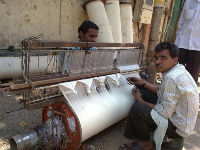 Interest subsidy to the luminaries to boost the powerloom industry | यंत्रमाग उद्योगाला चालना देण्यासाठी यंत्रमागधारकांना व्याजदरात सवलत Interest subsidy to the luminaries to boost the powerloom industry | यंत्रमाग उद्योगाला चालना देण्यासाठी यंत्रमागधारकांना व्याजदरात सवलत