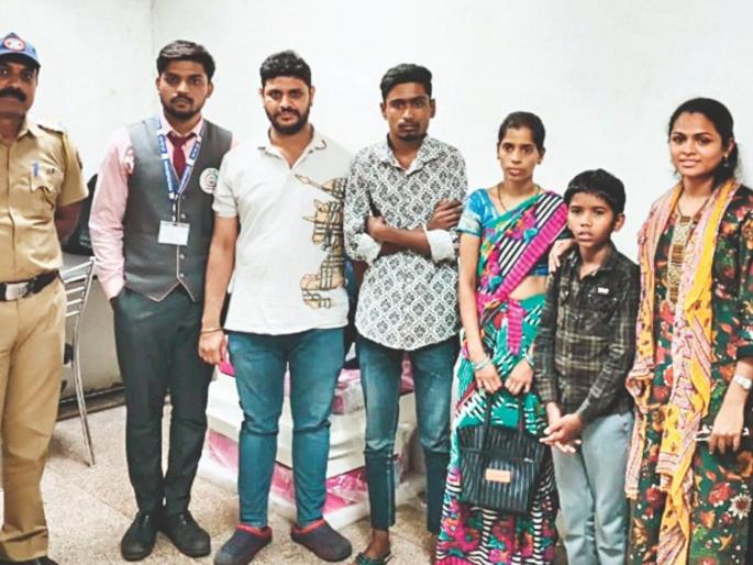 Pune Metro Lost boy found again with the touch of Maya; The sensitivity of Pooja Dakhve of Akurdi, | Pune Metro : मायेच्या स्पर्शाने परत सापडला हरवलेला मुलगा;पोलिसांच्या तत्परतेमुळे घडला हृदयस्पर्शी प्रसंग Pune Metro Lost boy found again with the touch of Maya; The sensitivity of Pooja Dakhve of Akurdi, | Pune Metro : मायेच्या स्पर्शाने परत सापडला हरवलेला मुलगा;पोलिसांच्या तत्परतेमुळे घडला हृदयस्पर्शी प्रसंग