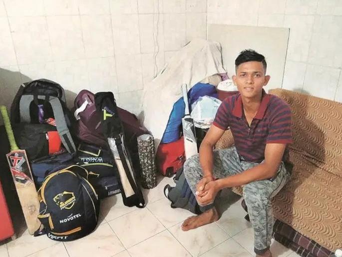 IPL Auction 2020 : Rising star Yashasvi Jaiswal bags his first IPL contract, He goes to Rajasthan Royals for Rs 2.4 crore | IPL Auction 2020: 'पाणीपुरी'वाल्या पोराची 'रॉयल' भरारी; यशस्वीला २.४ कोटींची 'लॉटरी'