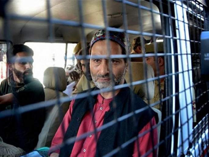Conspiracy to carry out a major terrorist attack against Yassin Malik's sentence?, alert by intelligence | यासिन मलिकच्या शिक्षेविरोधात मोठ्या दहशतवादी हल्ल्याचा कट?, गुप्तचर विभागाने दिला अलर्ट Conspiracy to carry out a major terrorist attack against Yassin Malik's sentence?, alert by intelligence | यासिन मलिकच्या शिक्षेविरोधात मोठ्या दहशतवादी हल्ल्याचा कट?, गुप्तचर विभागाने दिला अलर्ट