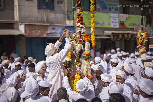 Solapur Siddheshwar Yatra; Future engineers who came to know Nanded flag Three hours of mobile phone stop while practicing | सोलापूर सिध्देश्वर यात्रा ; नंदीध्वज सरावासाठी सरसावले भावी अभियंते; सराव करताना बंद ठेवतात तीन तास मोबाईल Solapur Siddheshwar Yatra; Future engineers who came to know Nanded flag Three hours of mobile phone stop while practicing | सोलापूर सिध्देश्वर यात्रा ; नंदीध्वज सरावासाठी सरसावले भावी अभियंते; सराव करताना बंद ठेवतात तीन तास मोबाईल