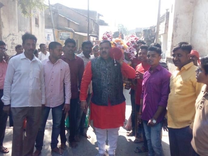 From Yaval, Sai Prakashan sent Palkhi to Shirdi | यावल येथूून साईभक्तांतर्फे पालखी शिर्डीकडे रवाना From Yaval, Sai Prakashan sent Palkhi to Shirdi | यावल येथूून साईभक्तांतर्फे पालखी शिर्डीकडे रवाना