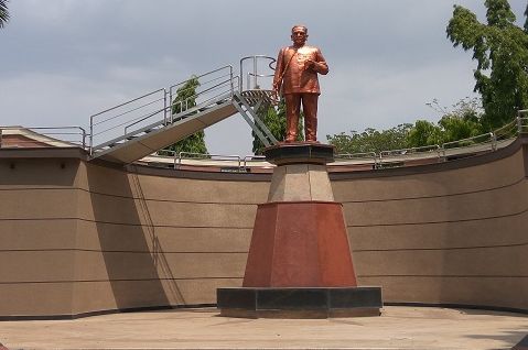 NCP leaders were sold in the District Council for Non-Cooperation Resolution | जिल्हा परिषद अविश्वास ठरावप्रकरणात राष्ट्रवादीचे नेते विकले गेले