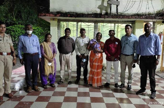 Exposed gang selling newborn baby | नवजात बाळाची विक्री करणाऱ्या टोळीचा पर्दाफाश Exposed gang selling newborn baby | नवजात बाळाची विक्री करणाऱ्या टोळीचा पर्दाफाश