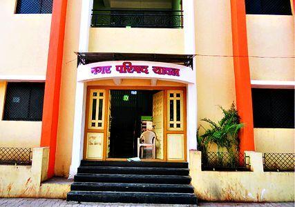 In the monthly meeting of the Yaval Municipal Council, the municipality- | यावल पालिकेच्या मासिक सभेत नगराध्यक्षा-माजी नगराध्यक्ष यांच्यात शाब्दिक खडाजंगी In the monthly meeting of the Yaval Municipal Council, the municipality- | यावल पालिकेच्या मासिक सभेत नगराध्यक्षा-माजी नगराध्यक्ष यांच्यात शाब्दिक खडाजंगी