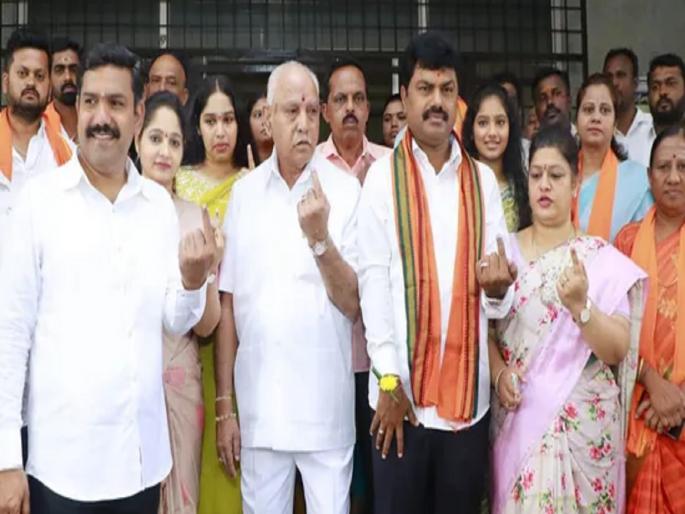 Ex-Karnataka CM BS Yediyurappa casts his vote in Shivamogga, predicts 25 seats to BJP in state, Lok Sabha Election 2024 | "वातावरण खूप चांगले आहे, आम्ही २५-२६ जागा जिंकू", मतदानानंतर बीएस येडियुरप्पांचा दावा Ex-Karnataka CM BS Yediyurappa casts his vote in Shivamogga, predicts 25 seats to BJP in state, Lok Sabha Election 2024 | "वातावरण खूप चांगले आहे, आम्ही २५-२६ जागा जिंकू", मतदानानंतर बीएस येडियुरप्पांचा दावा