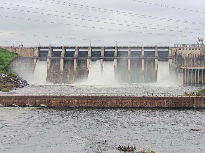 Parabhani: The rains did not stop, 11 thousand cusecs of water was released into the Purna river from Yeldari dam due to increased inflow. | पाऊस थांबता थांबेना, आवक वाढल्याने येलदरी धरणातून पूर्णा नदीत ११ हजार क्युसेक्स विसर्ग Parabhani: The rains did not stop, 11 thousand cusecs of water was released into the Purna river from Yeldari dam due to increased inflow. | पाऊस थांबता थांबेना, आवक वाढल्याने येलदरी धरणातून पूर्णा नदीत ११ हजार क्युसेक्स विसर्ग