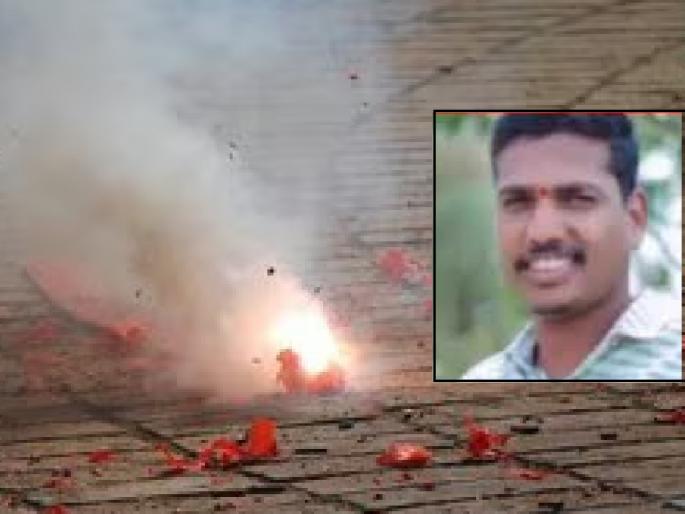 Killed when told not to burst firecrackers at the door in Yelavi Sangli District, Mother along with two brothers arrested | Sangli: दारात फटाके फोडू नका म्हणताच केला निघृण खून; दोघा भावांसह आईला अटक Killed when told not to burst firecrackers at the door in Yelavi Sangli District, Mother along with two brothers arrested | Sangli: दारात फटाके फोडू नका म्हणताच केला निघृण खून; दोघा भावांसह आईला अटक