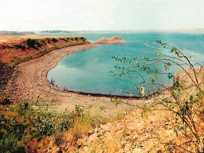 Yeldari dam water level reaches the bottom; Half Marathwada on Water Crisis | येलदरी धरणातील पाणीसाठ्याने तळ गाठला; अर्ध्या मराठवाड्यावर जल संकट 
