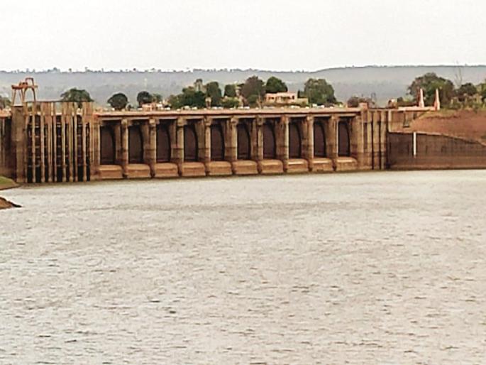 The water project in Marathwada is dry | जायकवाडी वगळता मराठवाड्यातील जलप्रकल्प कोरडेच The water project in Marathwada is dry | जायकवाडी वगळता मराठवाड्यातील जलप्रकल्प कोरडेच