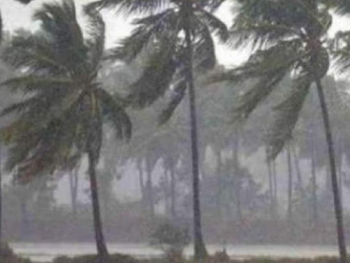 Due to the cyclone approaching the Karnataka sea, there is a possibility of heavy rain along the Kokan coast with thunder and lightning | चक्रीवादळाच्या इशाऱ्याने धास्ती; रत्नागिरीला 'यलो अलर्ट', मासेमारी नौका किनाऱ्यावर Due to the cyclone approaching the Karnataka sea, there is a possibility of heavy rain along the Kokan coast with thunder and lightning | चक्रीवादळाच्या इशाऱ्याने धास्ती; रत्नागिरीला 'यलो अलर्ट', मासेमारी नौका किनाऱ्यावर
