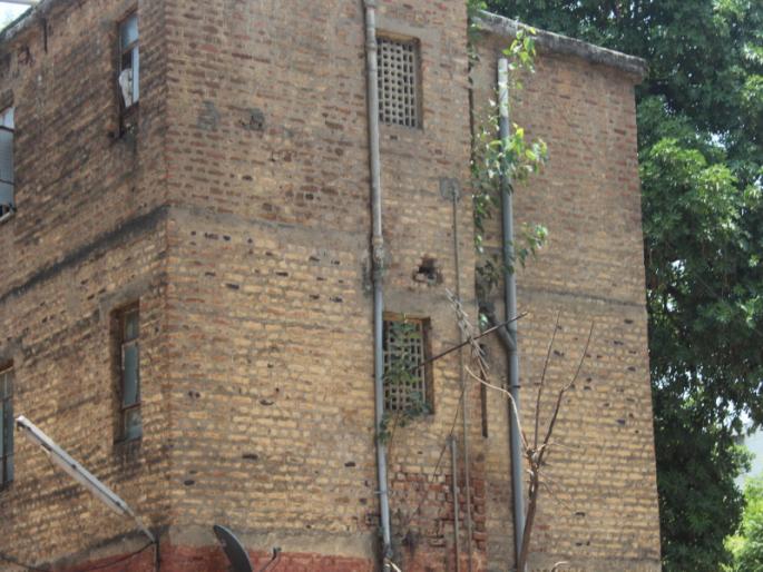 Accident can happen in MHADA colonies at Yerwada | येरवड्यातील म्हाडा वसाहतींमध्ये घडू शकते दुर्घटना