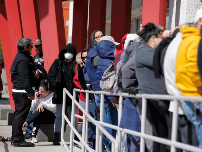 Unemployment crisis in America; coronaVirus hits 1.3 million workers jobs lost | कोरोनामुळे अमेरिकेत हाहाकार; दर आठवड्याला 13 लाख कामगारांवर बेरोजगारीचे संकट Unemployment crisis in America; coronaVirus hits 1.3 million workers jobs lost | कोरोनामुळे अमेरिकेत हाहाकार; दर आठवड्याला 13 लाख कामगारांवर बेरोजगारीचे संकट