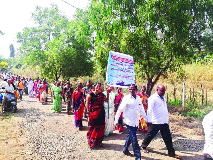 Shrivardhan's fisherman's outcry, from municipal to tahsil office | श्रीवर्धनमध्ये मच्छीमारांचा आक्रोश, नगरपालिका ते तहसील कार्यालयापर्यंत पदयात्रा Shrivardhan's fisherman's outcry, from municipal to tahsil office | श्रीवर्धनमध्ये मच्छीमारांचा आक्रोश, नगरपालिका ते तहसील कार्यालयापर्यंत पदयात्रा