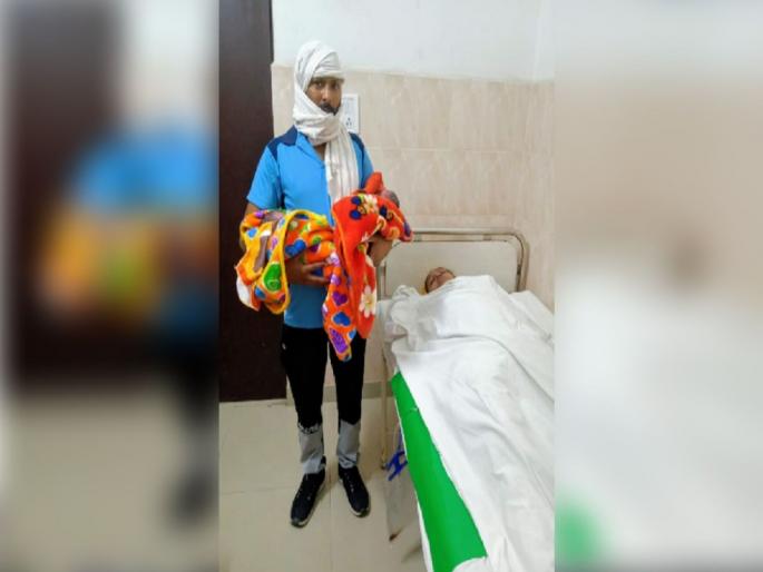 Woman gave birth to two children in meerut and named quarantine and sanitizer myb | कोरोना संकट बनलं आनंदाची आठवण; 'त्या' जुळ्या मुलांची नावं ठेवली क्वारंटाईन अन्... Woman gave birth to two children in meerut and named quarantine and sanitizer myb | कोरोना संकट बनलं आनंदाची आठवण; 'त्या' जुळ्या मुलांची नावं ठेवली क्वारंटाईन अन्...