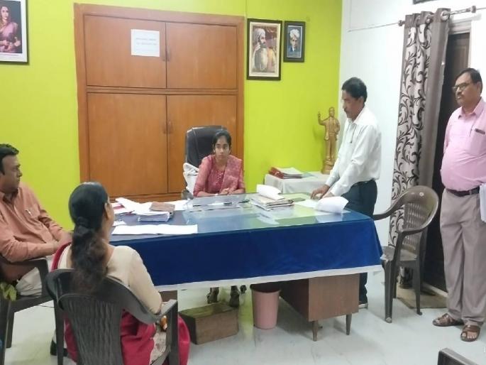 Zilla Parishad CEO took up the construction, the finance department cleared trees | जिल्हा परिषद 'साईओ'नी घेतली बांधकाम, अर्थ विभागाची झाडाझाडती! कामकाजाची केली पाहणी Zilla Parishad CEO took up the construction, the finance department cleared trees | जिल्हा परिषद 'साईओ'नी घेतली बांधकाम, अर्थ विभागाची झाडाझाडती! कामकाजाची केली पाहणी