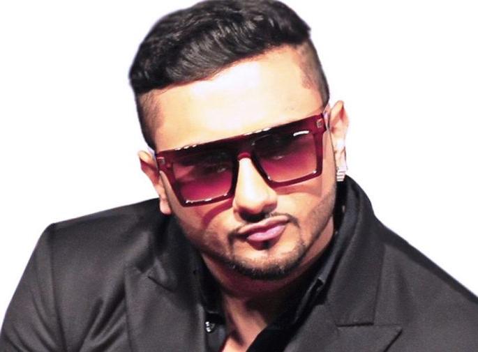 Singer Honey Singh allowed to go abroad | गायक हनीसिंगला विदेशात जाण्याची परवानगी Singer Honey Singh allowed to go abroad | गायक हनीसिंगला विदेशात जाण्याची परवानगी