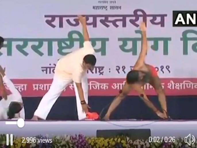 Modi is the world's identity, Yoga of the Chief Minister and Ramdev Baba | मोदींमुळेच जगाला योगाची ओळख, नांदेडमध्ये मुख्यमंत्री अन् रामदेव बाबांचा जुळून आला 'योग' Modi is the world's identity, Yoga of the Chief Minister and Ramdev Baba | मोदींमुळेच जगाला योगाची ओळख, नांदेडमध्ये मुख्यमंत्री अन् रामदेव बाबांचा जुळून आला 'योग'