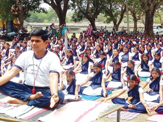 International Youth Day Program in Palghar | आंतरराष्ट्रीय योगदिनी पालघर जिल्ह्यात कार्यक्रम