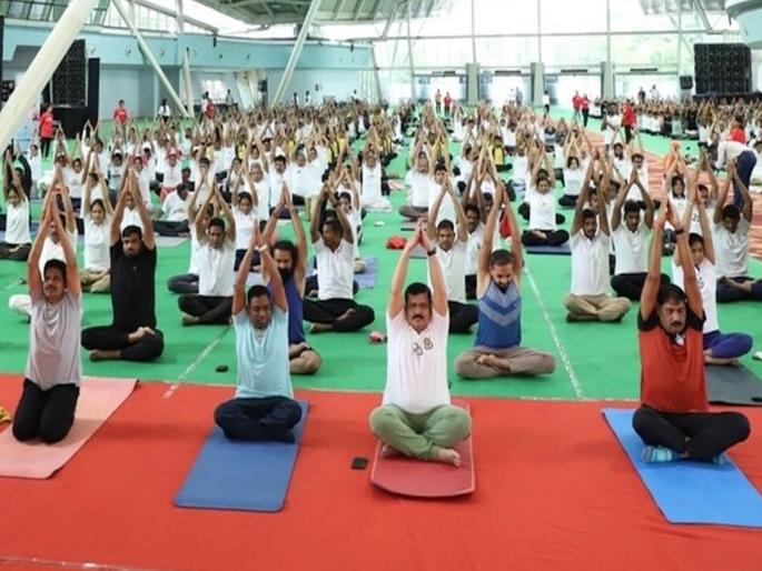 International Yoga Day was celebrated with enthusiasm by the Municipal Corporation, organizing a special program 'Yoga Mantra' in Vashi | महापालिकेमार्फत आंतरराष्ट्रीय योग दिन उत्साहात साजरा, वाशीत ‘योग मंत्रा’ या विशेष कार्यक्रमाचे आयोजन International Yoga Day was celebrated with enthusiasm by the Municipal Corporation, organizing a special program 'Yoga Mantra' in Vashi | महापालिकेमार्फत आंतरराष्ट्रीय योग दिन उत्साहात साजरा, वाशीत ‘योग मंत्रा’ या विशेष कार्यक्रमाचे आयोजन