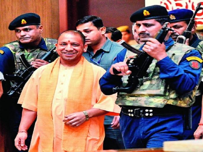 major lapse in cm yogi adityanaths security in basti district, 4 police suspended | मुख्यमंत्री आदित्यनाथ यांच्या सुरक्षेत मोठी गडबड, बंदूक घेऊन कार्यक्रमात आला व्यक्ती major lapse in cm yogi adityanaths security in basti district, 4 police suspended | मुख्यमंत्री आदित्यनाथ यांच्या सुरक्षेत मोठी गडबड, बंदूक घेऊन कार्यक्रमात आला व्यक्ती
