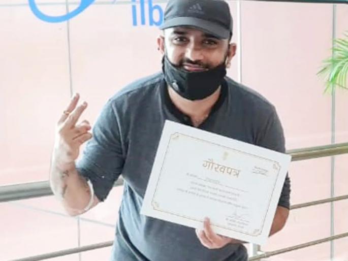 coronavirus yogendra baisoya who beat corona 4 times and donated plasma twice | CoronaVirus: क्या बात! ४ वेळा कोरोनावर मात; दोनदा प्लाझ्मादान, कोरोना वॉरियरची कौतुकास्पद कामगिरी coronavirus yogendra baisoya who beat corona 4 times and donated plasma twice | CoronaVirus: क्या बात! ४ वेळा कोरोनावर मात; दोनदा प्लाझ्मादान, कोरोना वॉरियरची कौतुकास्पद कामगिरी