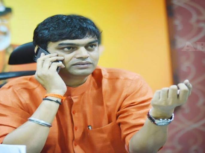 Girish Mahajan Spoke Existing seats no Change | महाजनांच्या 'त्या' वक्तव्याने आमदार घोलप यांची चिंता मिटली Girish Mahajan Spoke Existing seats no Change | महाजनांच्या 'त्या' वक्तव्याने आमदार घोलप यांची चिंता मिटली
