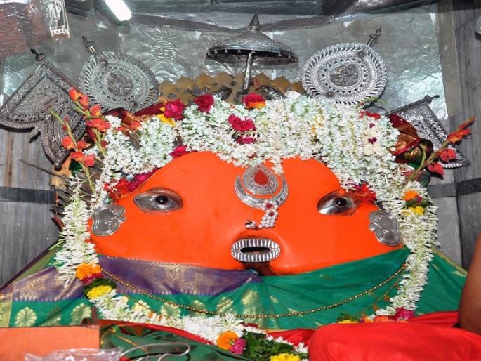 After the Purnahuti Mahapuja, a crowd of devotees to visit Yogeshwari Devi | पूर्णाहुती महापुजेनंतर योगेश्वरी देवीच्या दर्शनासाठी भाविकांची गर्दी After the Purnahuti Mahapuja, a crowd of devotees to visit Yogeshwari Devi | पूर्णाहुती महापुजेनंतर योगेश्वरी देवीच्या दर्शनासाठी भाविकांची गर्दी