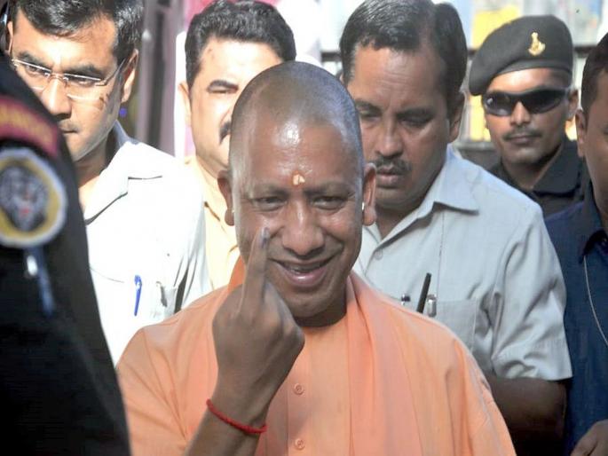 Lok Sabha Election 2019 yogi adityanath statement after voting in gorakhpur | Lok Sabha Election 2019 : अबकी बार भाजपा 300 तर एनडीए 400 पार - योगी आदित्यनाथ Lok Sabha Election 2019 yogi adityanath statement after voting in gorakhpur | Lok Sabha Election 2019 : अबकी बार भाजपा 300 तर एनडीए 400 पार - योगी आदित्यनाथ