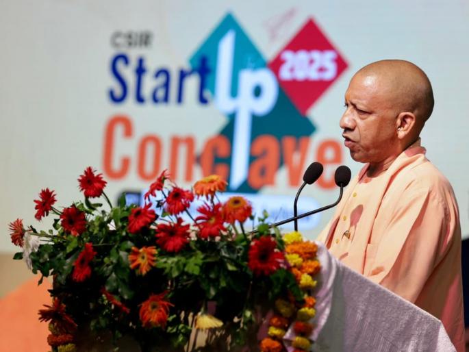 Uttar Pradesh has become the center of fearless business, says Yogi Adityanath | उत्तर प्रदेश बनलाय फियरलेस बिझनेसचं केंद्र, योदी आदित्यनाथ यांचं विधान  Uttar Pradesh has become the center of fearless business, says Yogi Adityanath | उत्तर प्रदेश बनलाय फियरलेस बिझनेसचं केंद्र, योदी आदित्यनाथ यांचं विधान