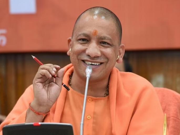 yogi adityanath claims if a citizen of india goes to haj it is also identified as hindu | हज यात्रेला जाणारा भारतीय हिंदू म्हणूनच ओळखला जातो: योगी आदित्यनाथ
