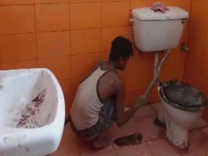 uttar pradesh cm yogi adityanath saffron tiles in bathroom | योगींनी फटकारल्यानंतर स्वच्छतागृहातील केशरी टाईल्स हटवल्या uttar pradesh cm yogi adityanath saffron tiles in bathroom | योगींनी फटकारल्यानंतर स्वच्छतागृहातील केशरी टाईल्स हटवल्या