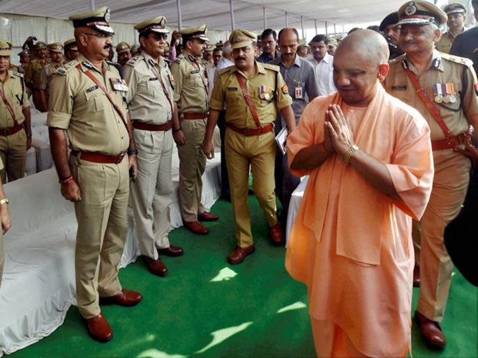 yogi adityanath lucknow police station incharge thakur brahman | योगीराज : लखनौत ६० टक्के पोलिस ठाण्यांच्या प्रमुखपदी ब्राह्मण किंवा ठाकूर; यादवांना डावलले yogi adityanath lucknow police station incharge thakur brahman | योगीराज : लखनौत ६० टक्के पोलिस ठाण्यांच्या प्रमुखपदी ब्राह्मण किंवा ठाकूर; यादवांना डावलले