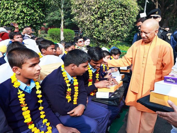 Body shape does not determine your ability; Chief Minister Yogi Adityanath's big statement on the occasion of 'World Disabled Day' | शरीराची बनावट तुमची क्षमता ठरवत नाही; ‘जागतिक दिव्यांग दिना’निमित्त मुख्यमंत्री योगी आदित्यनाथांचे मोठे वक्तव्य