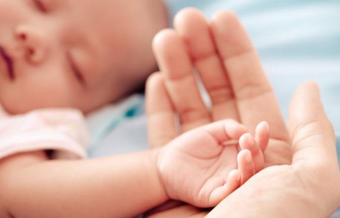 Even during the Corona period, seven and a half thousand mothers gave birth to babies safely in Solapur! | कोरोनाकाळातही साडेसात हजार मातांनी दिला सोलापुरात बाळांना सुखरूप जन्म !