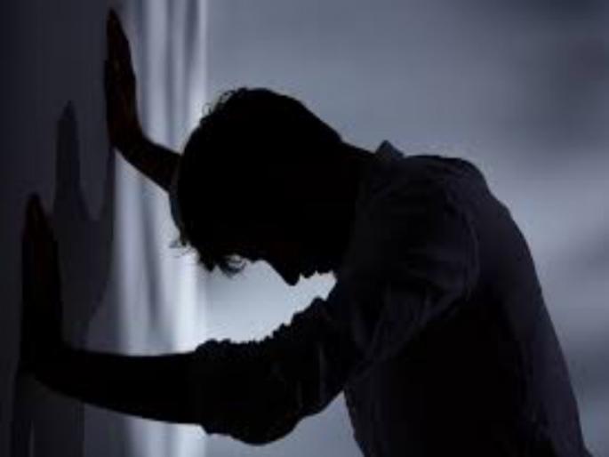 A suicide attempt of a youth outside Hinjewadi police station | हिंजवडी पोलीस ठाण्याबाहेर तरुणाचा आत्महत्येचा प्रयत्न A suicide attempt of a youth outside Hinjewadi police station | हिंजवडी पोलीस ठाण्याबाहेर तरुणाचा आत्महत्येचा प्रयत्न