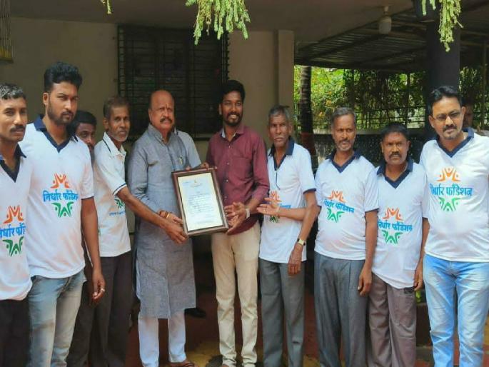The youth of Sangli cleaned cities and villages continuously for five years | कौतुकास्पद! सांगलीतील तरुणांनी अखंडित तब्बल पाच वर्षे शहरे व गावांची केली स्वच्छता The youth of Sangli cleaned cities and villages continuously for five years | कौतुकास्पद! सांगलीतील तरुणांनी अखंडित तब्बल पाच वर्षे शहरे व गावांची केली स्वच्छता