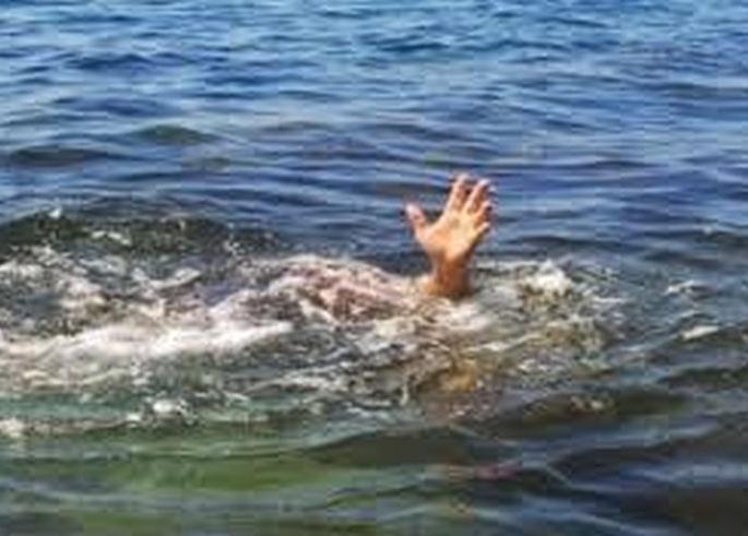 Youth drowns in Shahpur Dam Akola district | पोहणे जीवावर बेतले; शहापूर धरणात युवक बुडाला Youth drowns in Shahpur Dam Akola district | पोहणे जीवावर बेतले; शहापूर धरणात युवक बुडाला