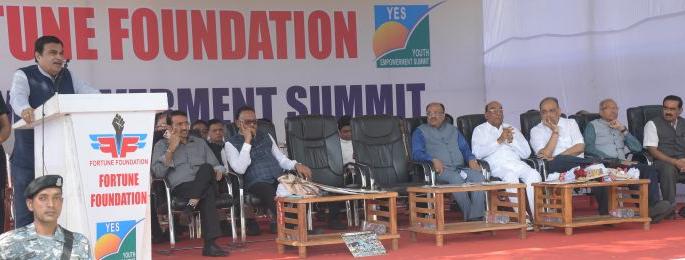 Become Employers More Than Employee: Nitin Gadkari | रोजगार मागणाऱ्यांपेक्षा रोजगार देणारे बना : नितीन गडकरी Become Employers More Than Employee: Nitin Gadkari | रोजगार मागणाऱ्यांपेक्षा रोजगार देणारे बना : नितीन गडकरी